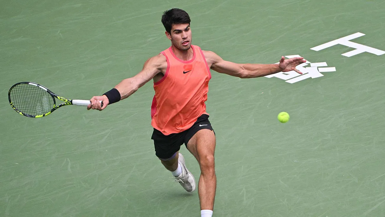Alcaraz se toma la revancha ante Monfils para avanzar a cuartos
